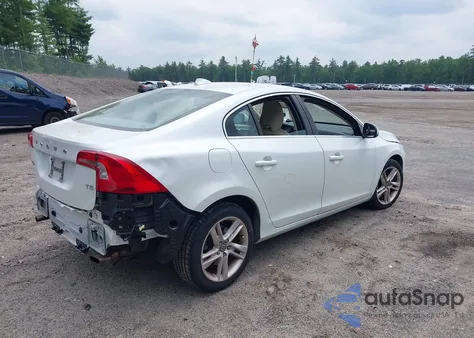 2014 Volvo S60 T5 z USA, uszkodzony, nr VIN YV1612FS6E2273932